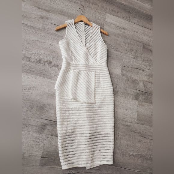 Elliatt Cathedral Striped Mesh Bodycon Peplum Midi Dress Size Medium  / Bridal / - Picture 3 of 13